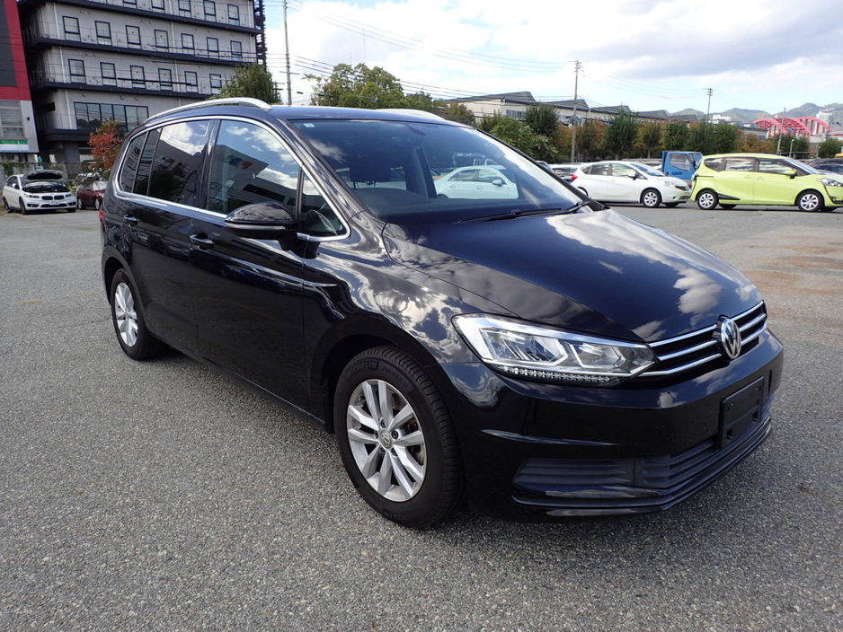 2019 Volkswagen Touran - image 2