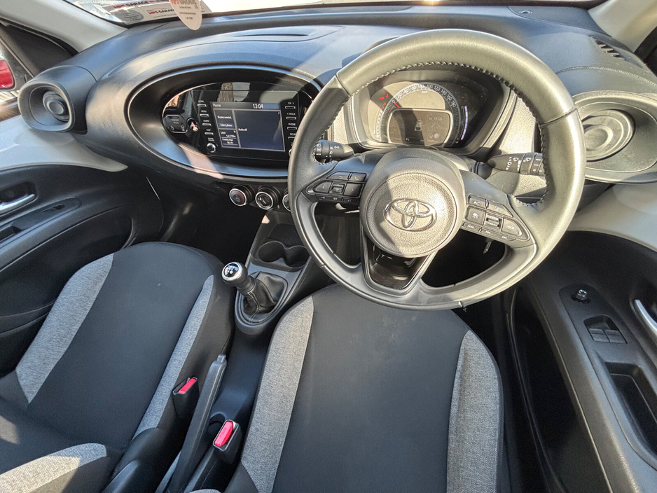 2022 Toyota Aygo 1.0 VVT-i x-play Smartphone €13,500