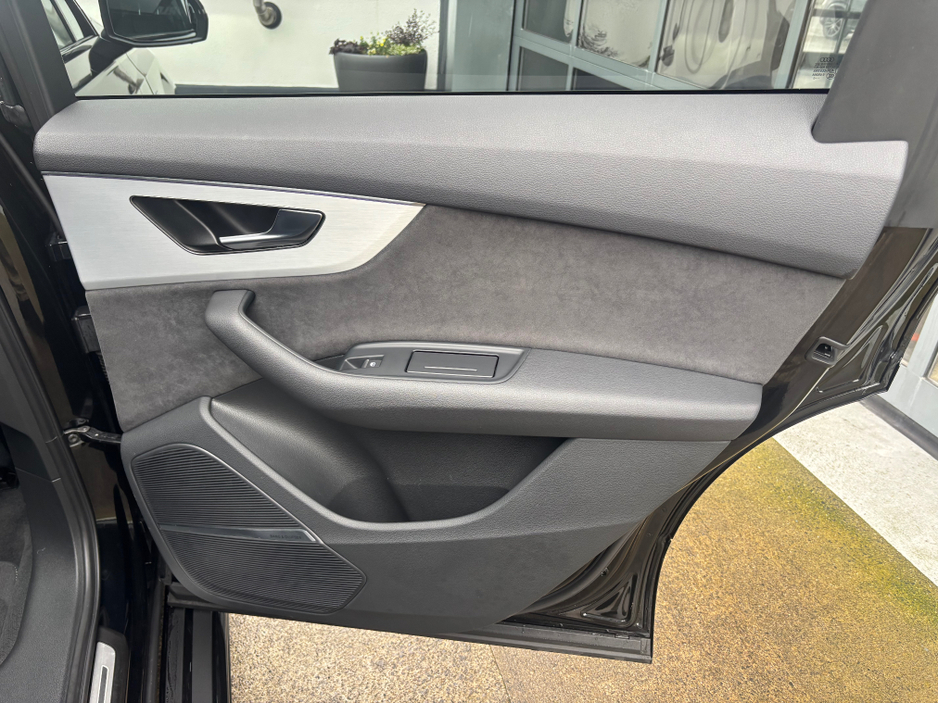 2023 Audi Q7 - image 16