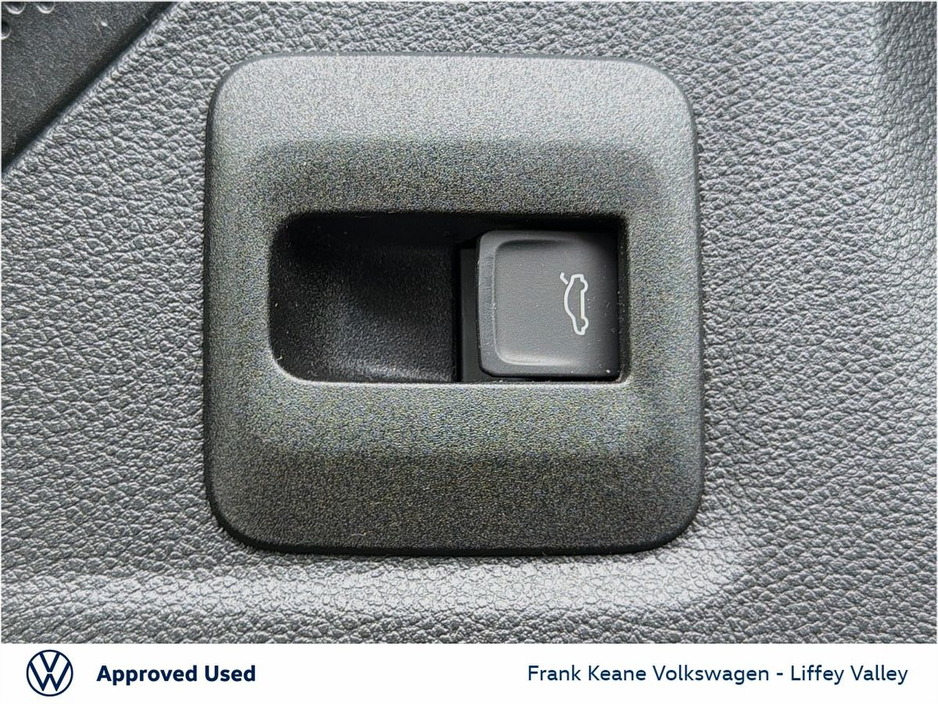 2025 Volkswagen Tiguan - image 24