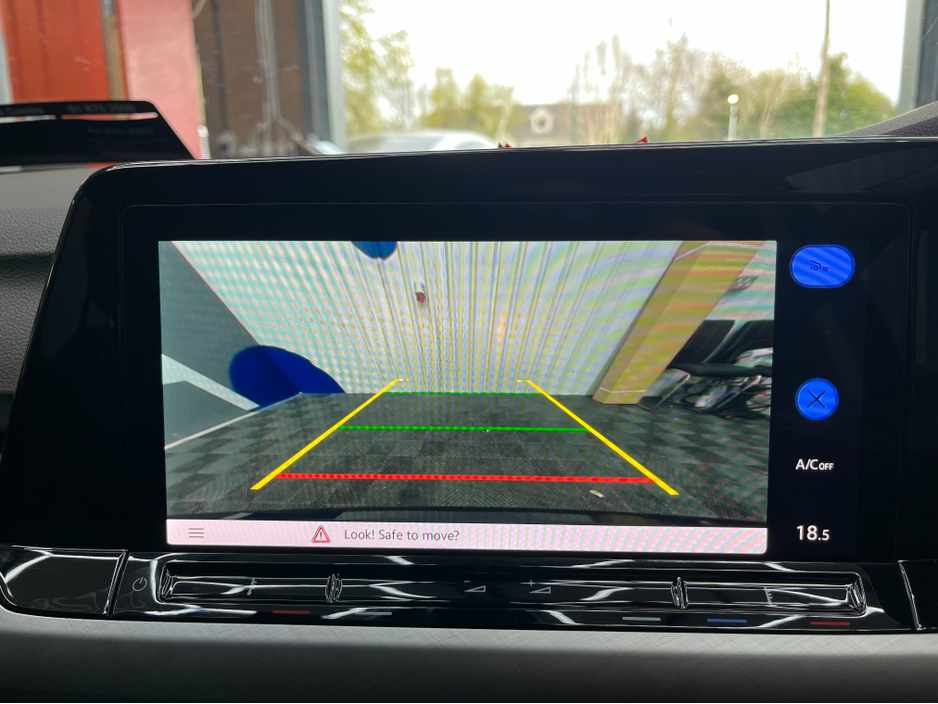 2021 Volkswagen Golf - image 18