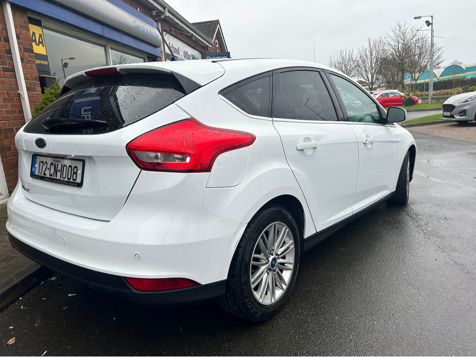 2017 Ford Focus - image 15