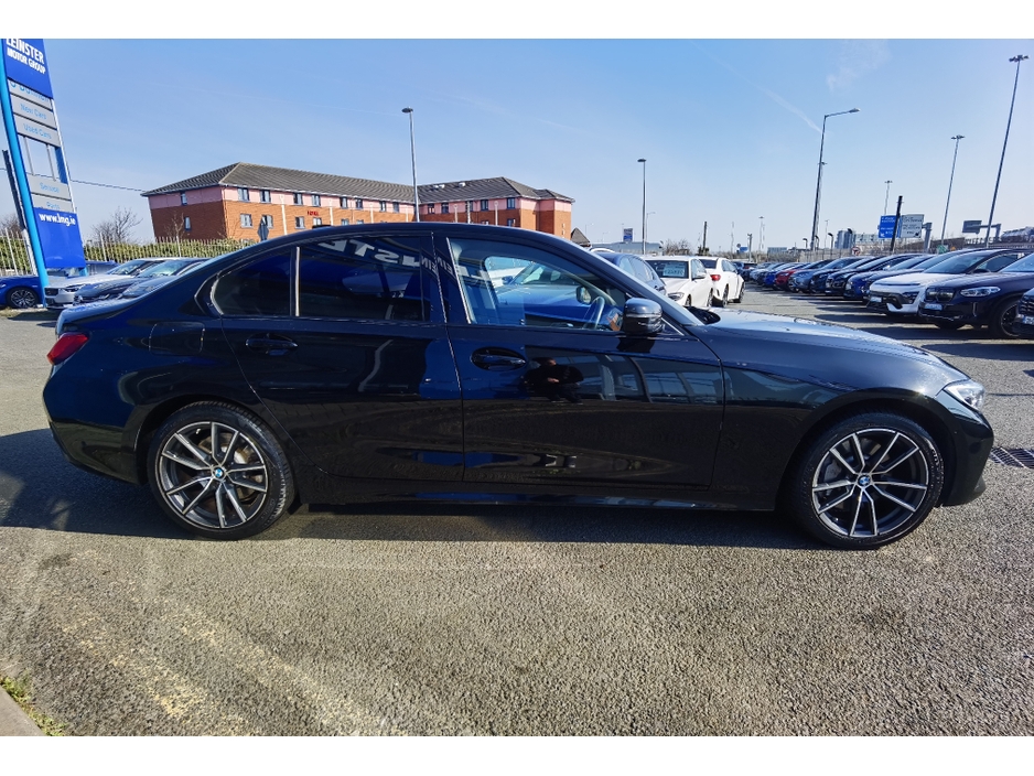 2021 BMW 3 Series - image 4