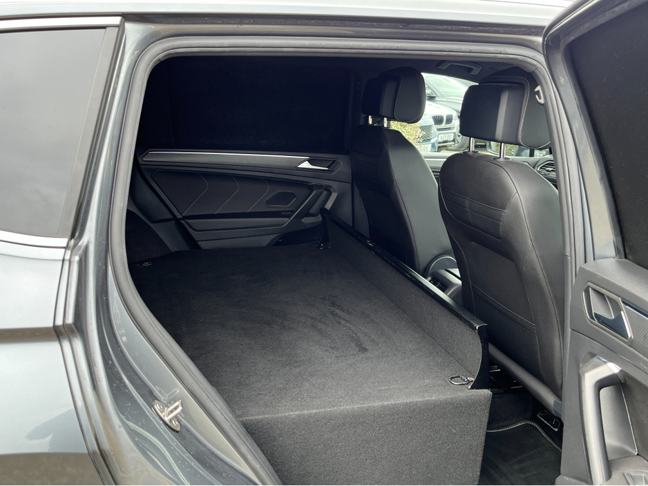 2023 Volkswagen Tiguan - image 10