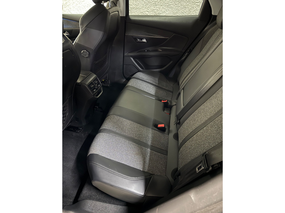 2018 Peugeot 3008 - image 13