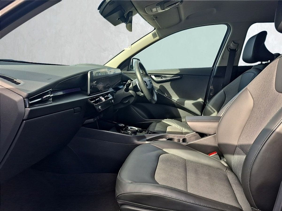 2023 Kia Niro - image 6
