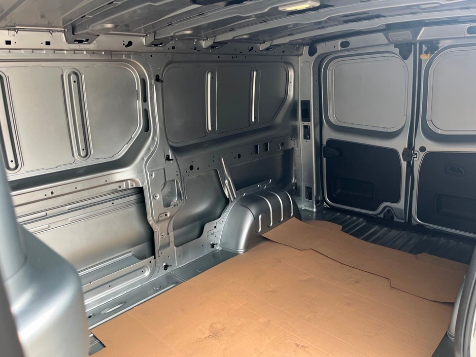 2026 Renault Trafic - image 7