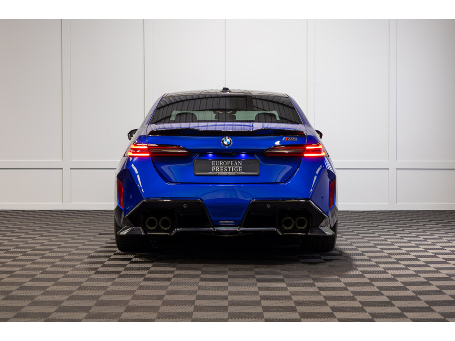 2025 BMW M5 - image 5