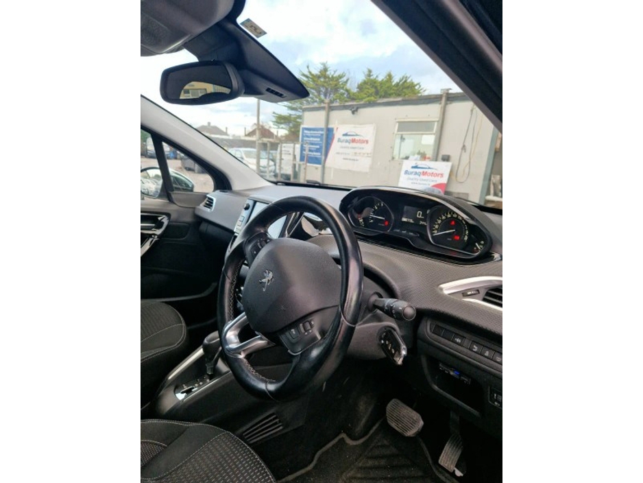 2017 Peugeot 208 1.2l Auto| Panoramic roof €10,950