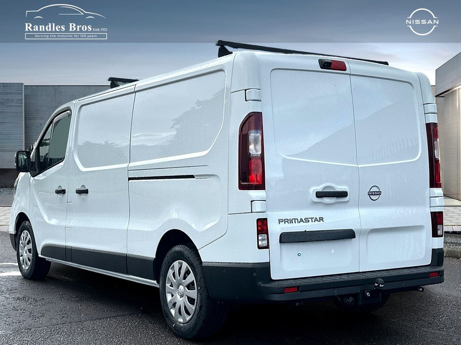 2025 Nissan Primastar - image 2