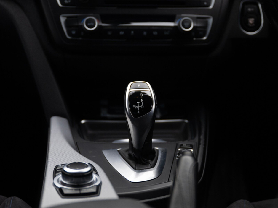 2013 BMW 3 Series - image 18