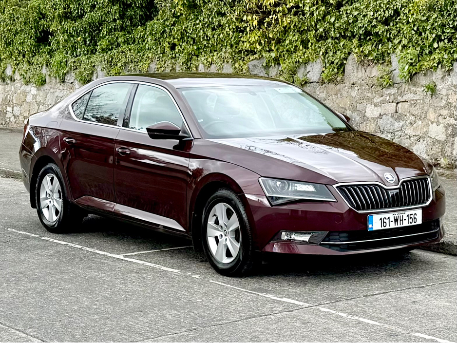 2016 Skoda Superb - image 5