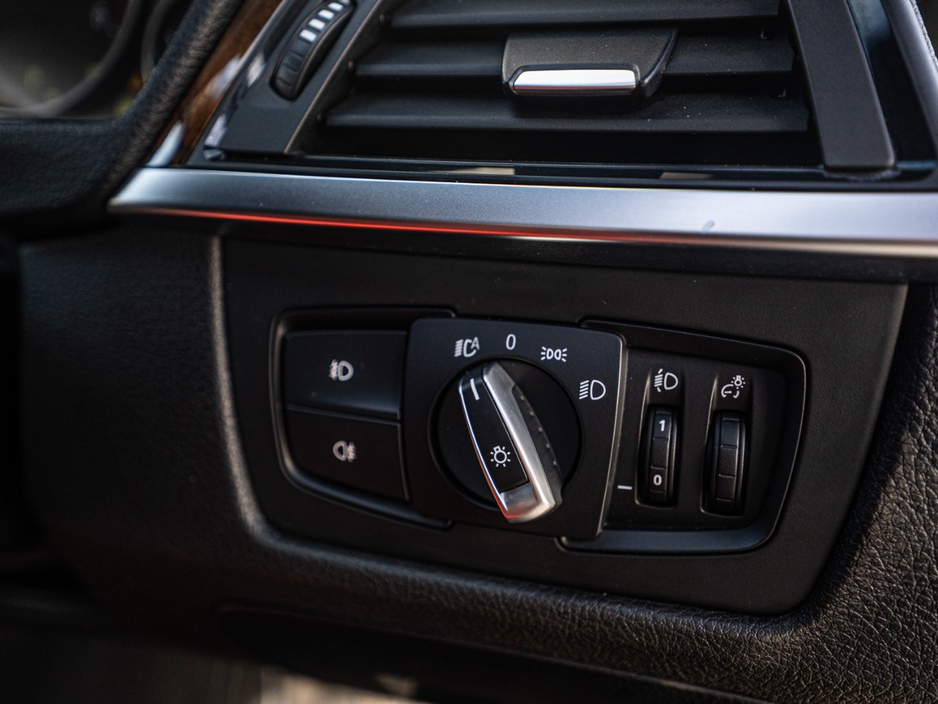 2014 BMW 3 Series - image 18