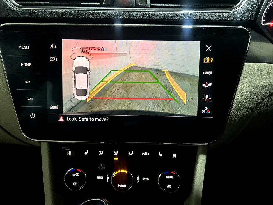 2018 Skoda Superb - image 11