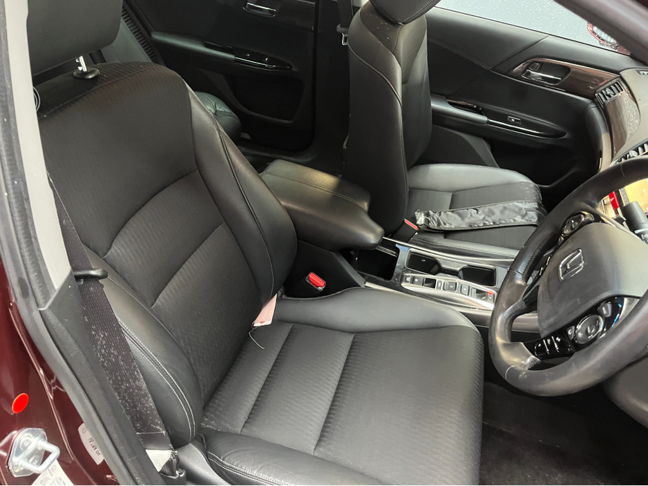 2019 Honda Accord - image 10