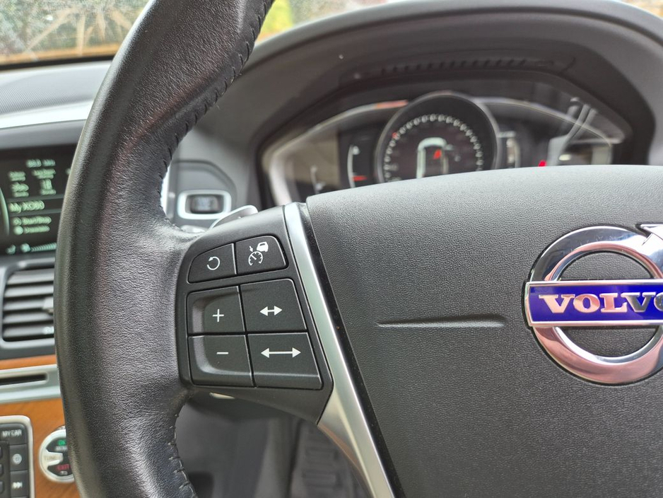 2017 Volvo XC60 - image 19