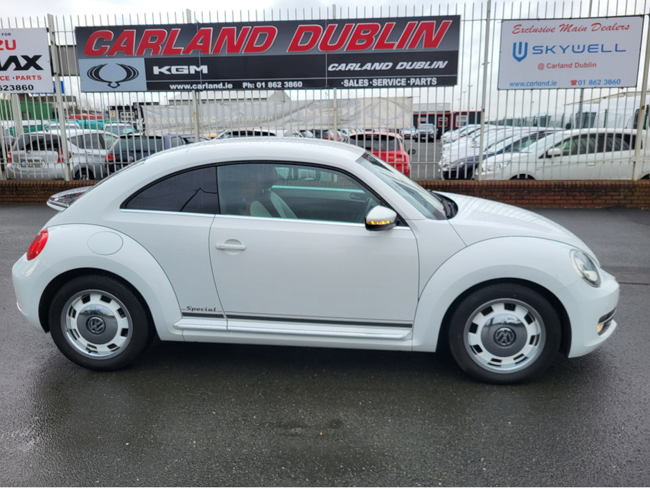 2014 Volkswagen Beetle - image 2