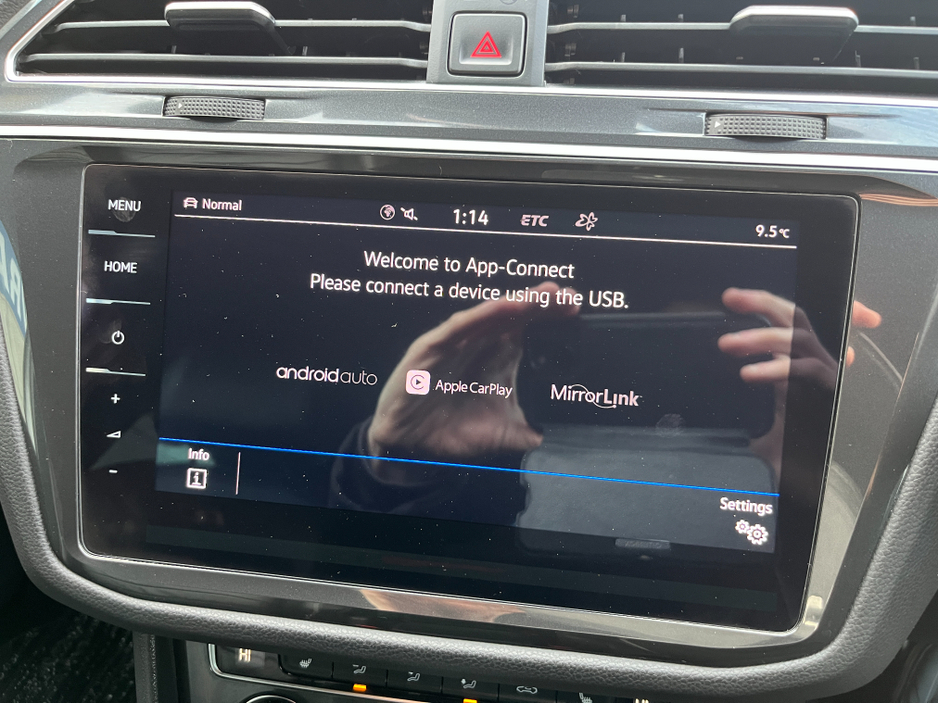 2020 Volkswagen Tiguan - image 25