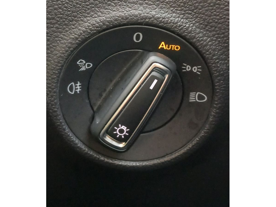 2023 Volkswagen T-Roc - image 9