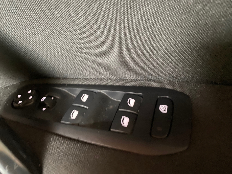 2016 Peugeot 308 - image 15