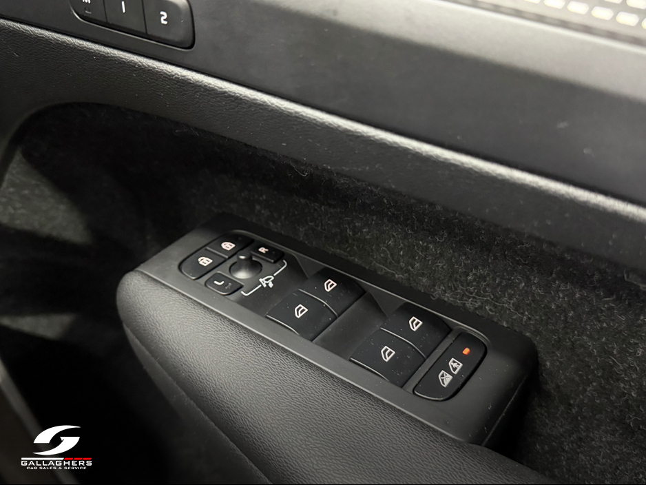 2020 Volvo XC40 - image 26