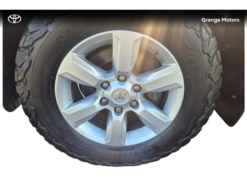 2016 Toyota Landcruiser - image 18