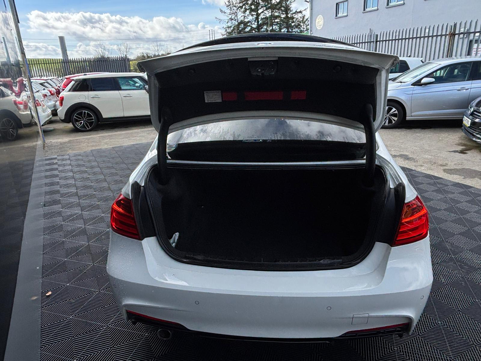 2014 BMW 3 Series - image 8