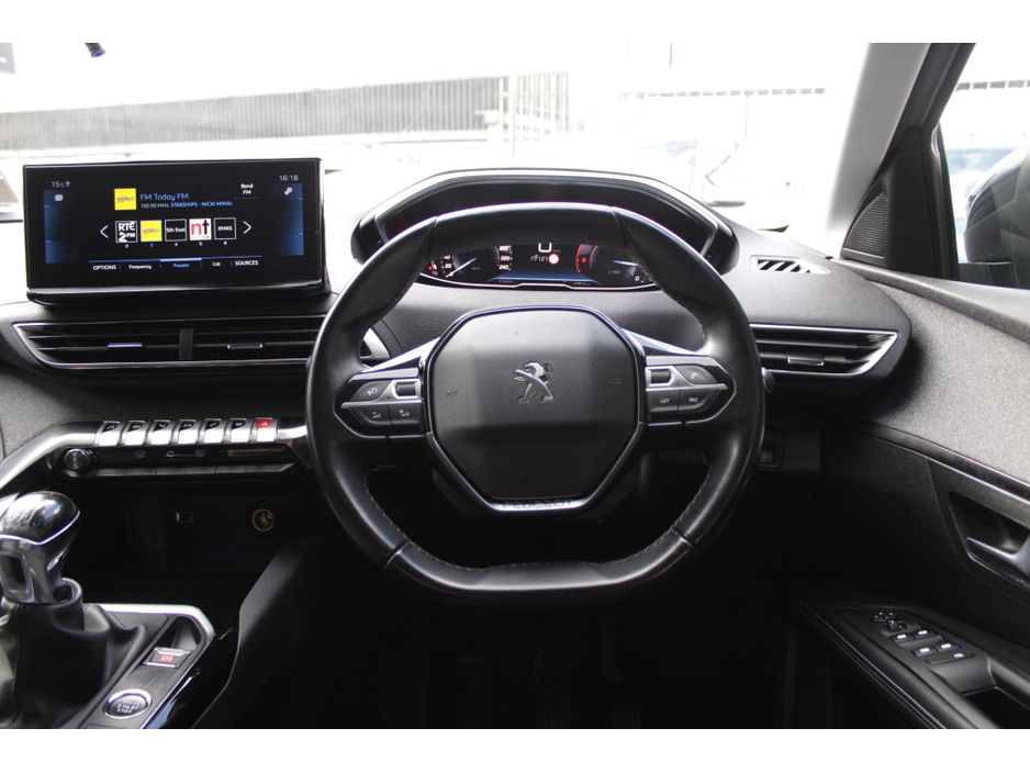 2022 Peugeot 5008 - image 19