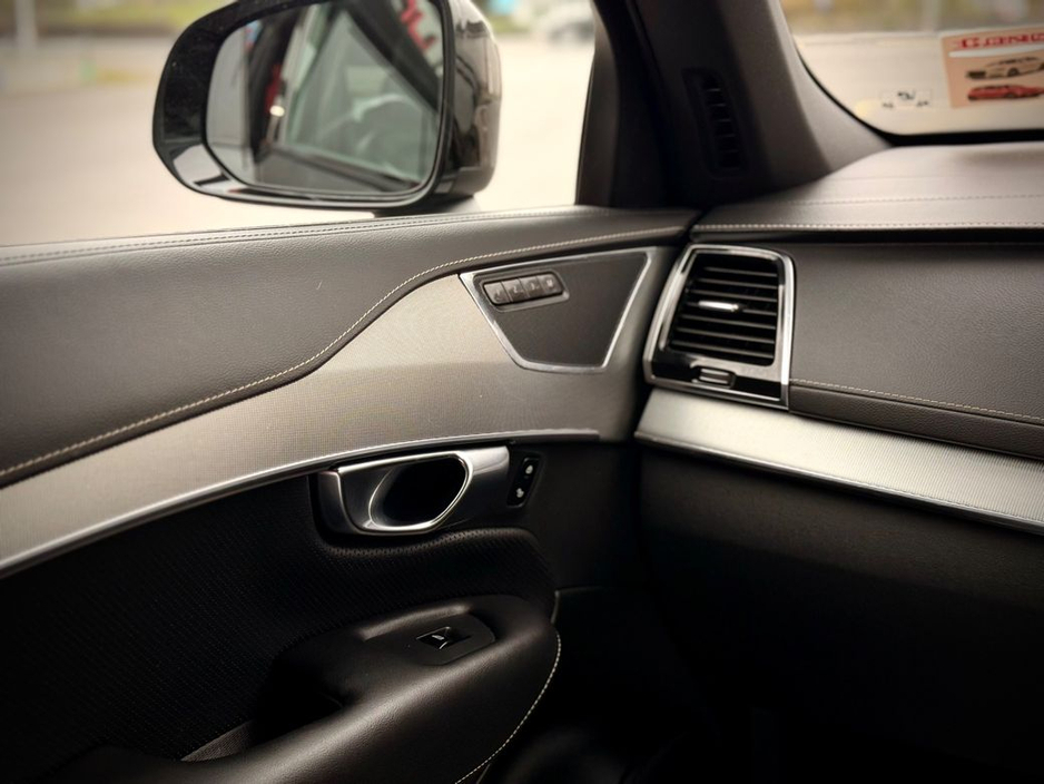 2022 Volvo XC90 - image 18