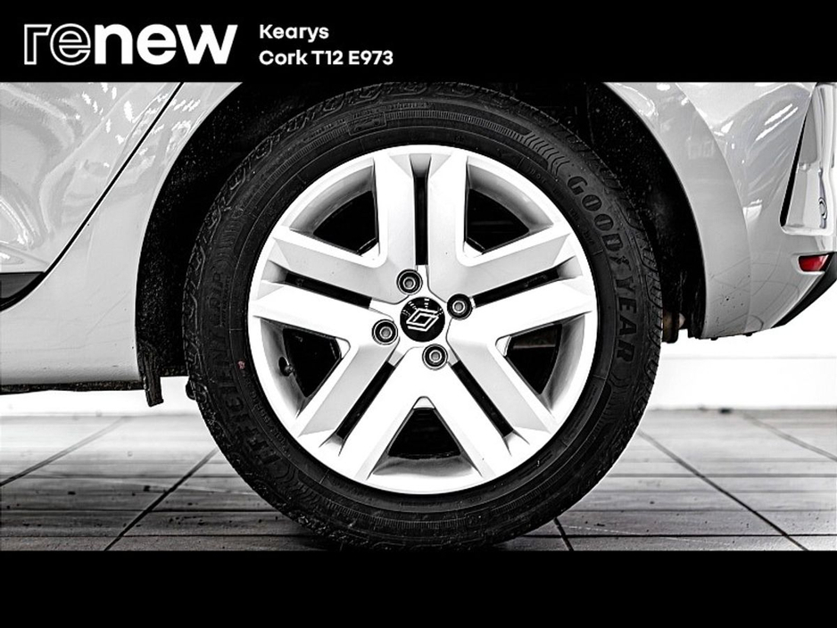 2025 Renault Clio - image 9