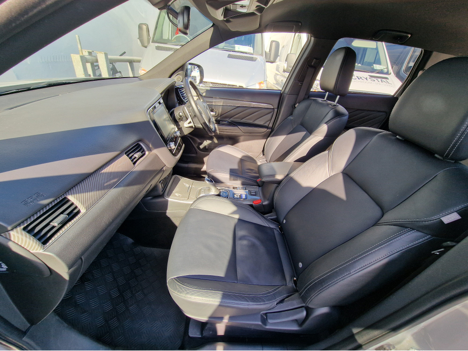 2019 Mitsubishi Outlander - image 25