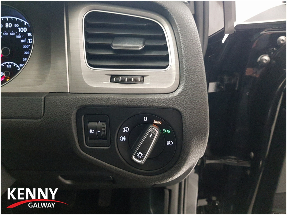 2016 Volkswagen Golf - image 35