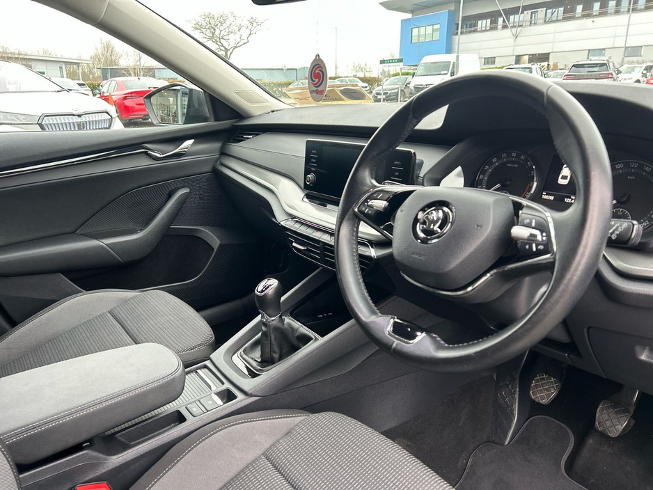 2022 Skoda Octavia - image 6