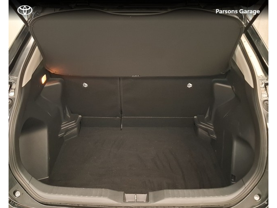 2023 Toyota Yaris Cross - image 12