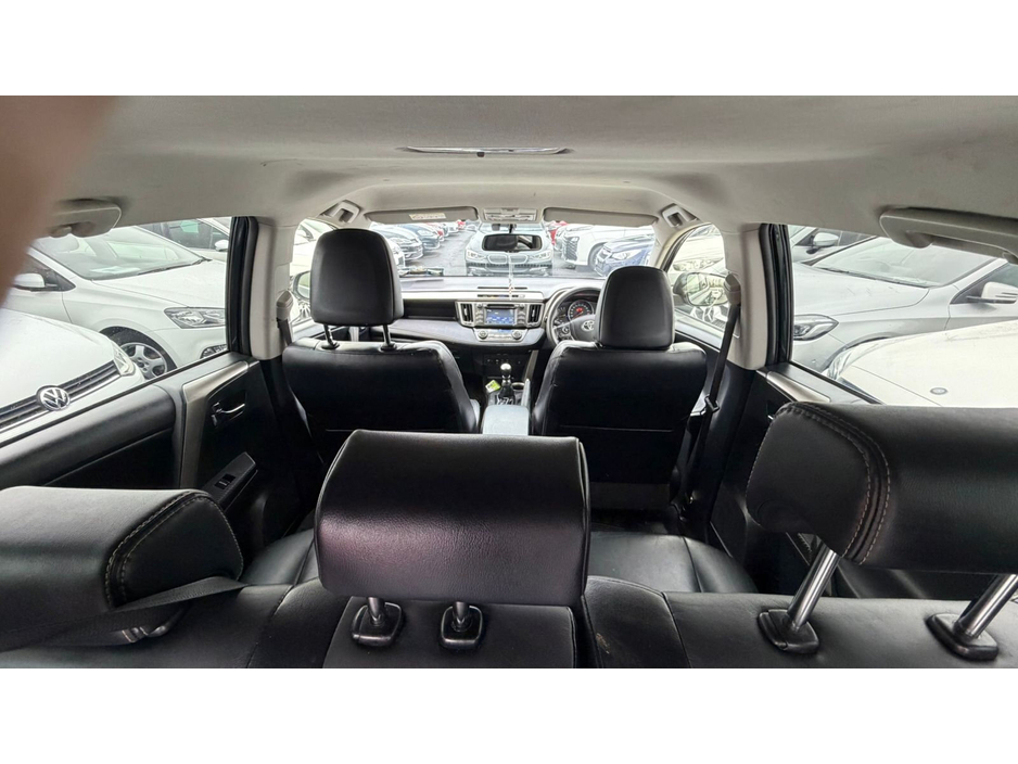 2015 Toyota Rav4 - image 9