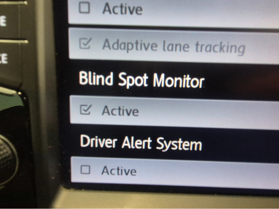 2017 Volkswagen Golf **HIGHLINE**ONLY 63000KMS**ALCANTARA SEATS*17" ALLOYS**BLIND SPOT WARNING**LANE ASSIST**KEYLESS ENTRY AND START**ADAPTIVE CRUISE CONTROL**DUAL ZONE CLIMATE CONTROL*REVERSE CAMERA*BLUETOOTH STREAMI €16,949