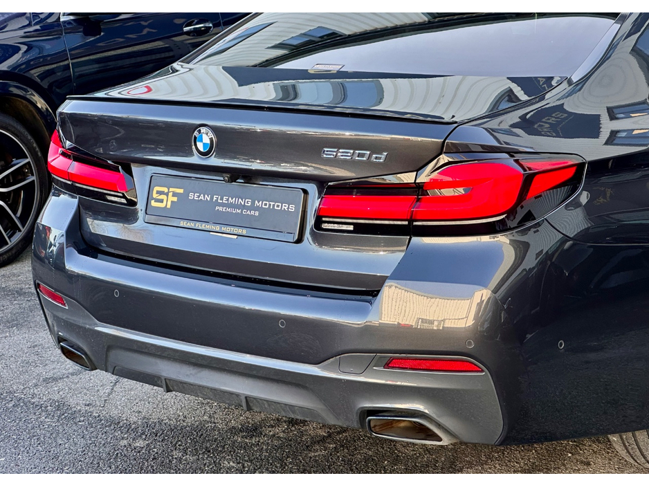 2023 BMW 5 Series - image 5