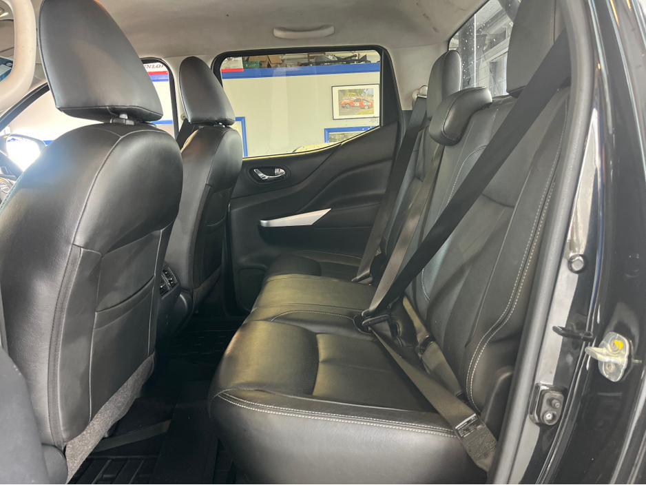 2017 Nissan Navara - image 11