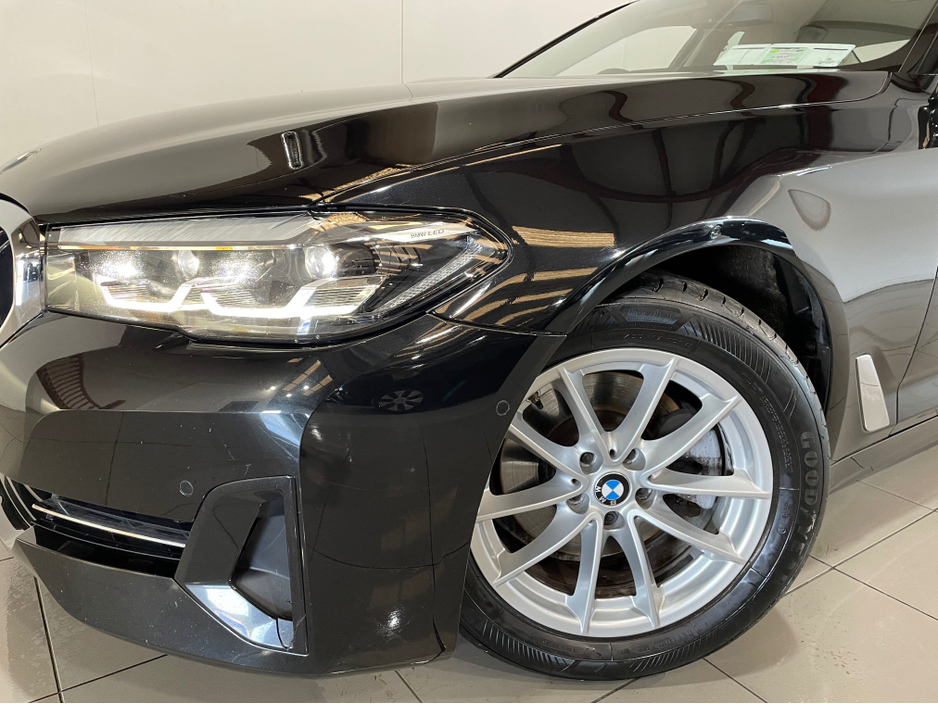 2021 BMW 5 Series - image 4