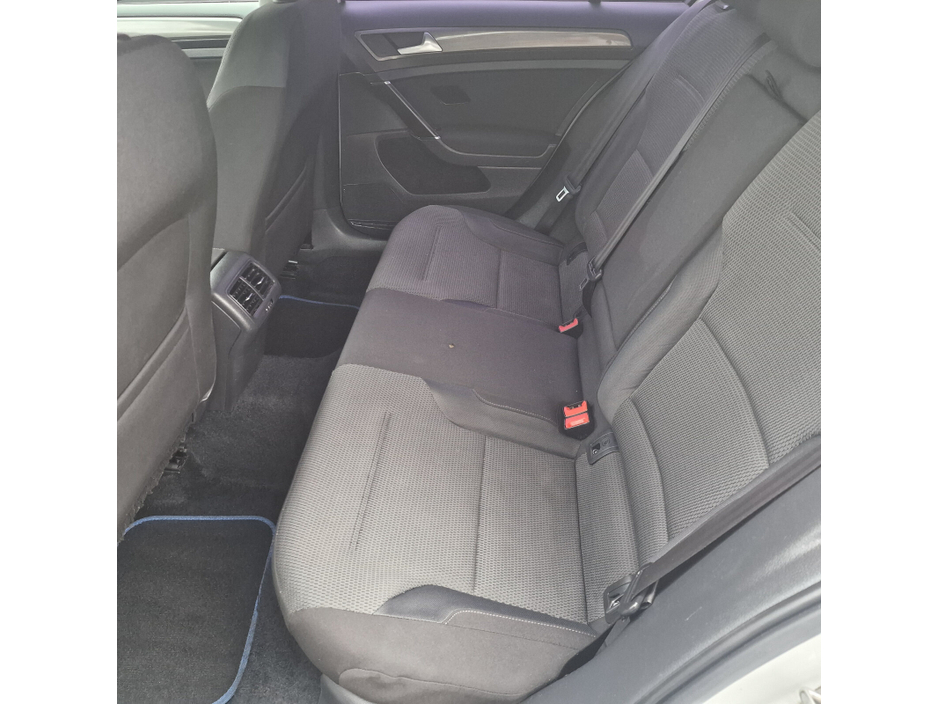 2013 Volkswagen Golf - image 10