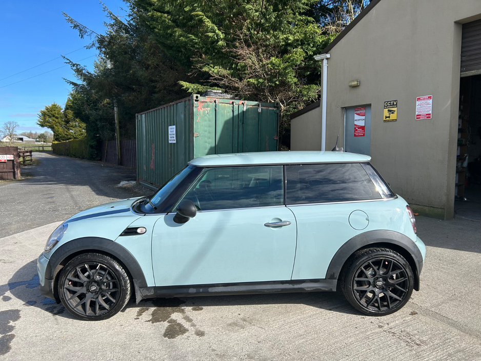 2013 MINI Hatch - image 3