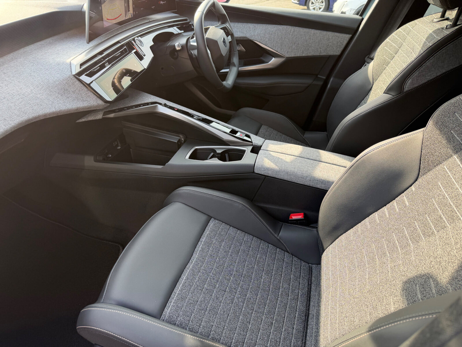 2025 Peugeot 5008 - image 8