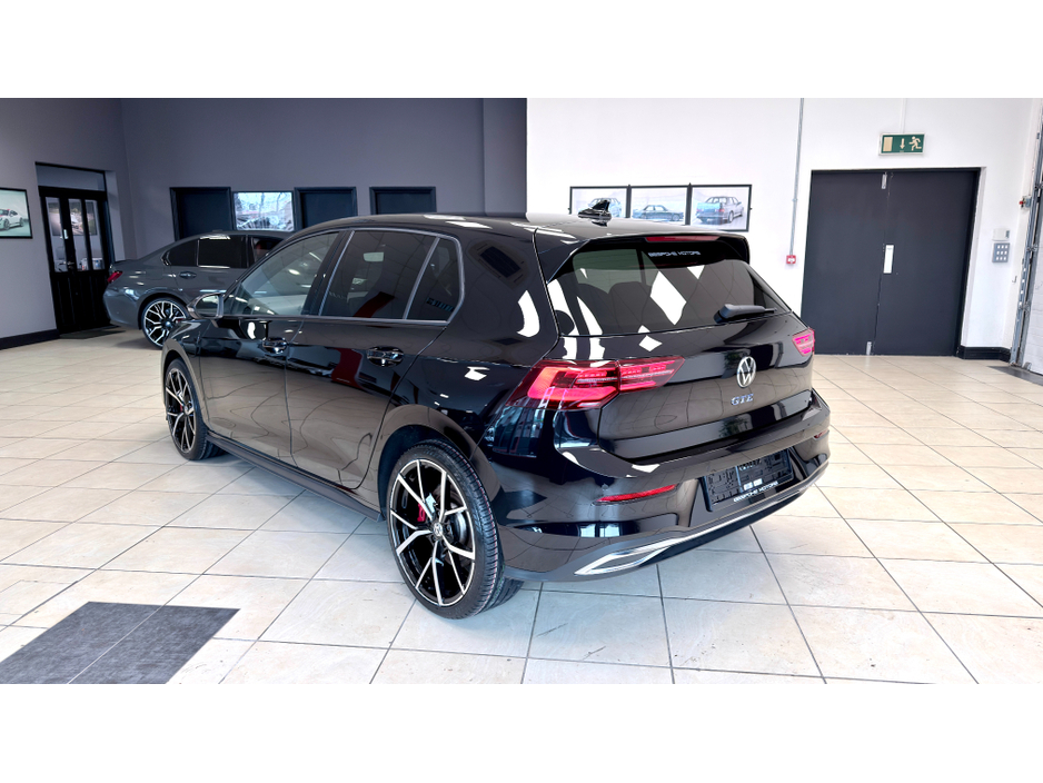 2023 Volkswagen Golf - image 18