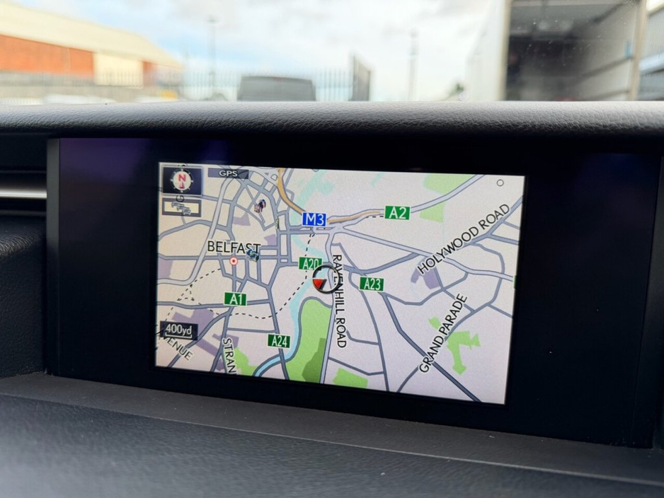 2016 Lexus IS 300 h - image 25