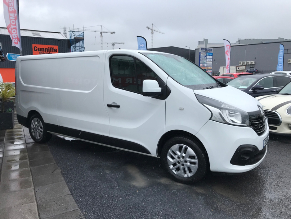 2019 Renault Trafic - image 4
