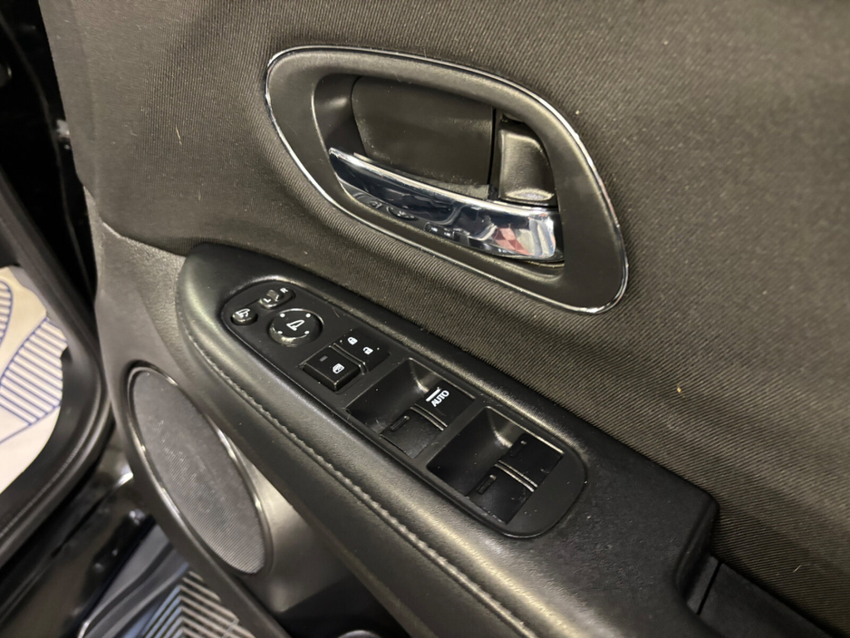 2014 Honda Vezel - image 10