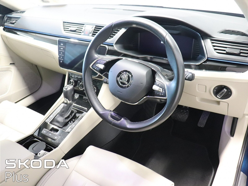 2023 Skoda Superb - image 8