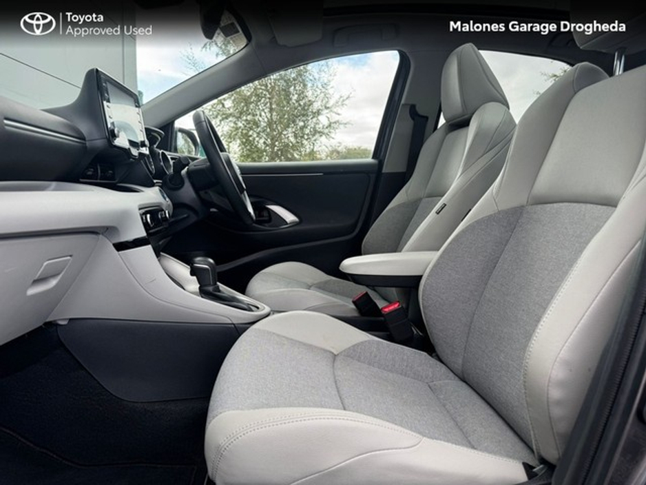 2023 Toyota Yaris - image 6