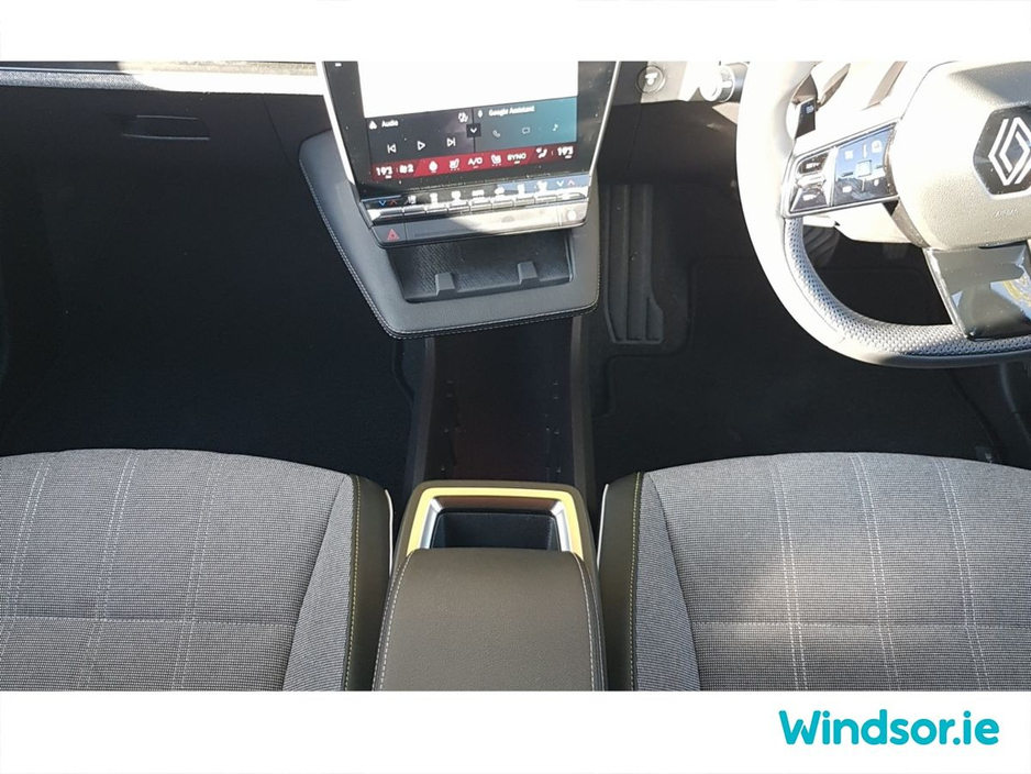 2025 Renault Megane - image 13