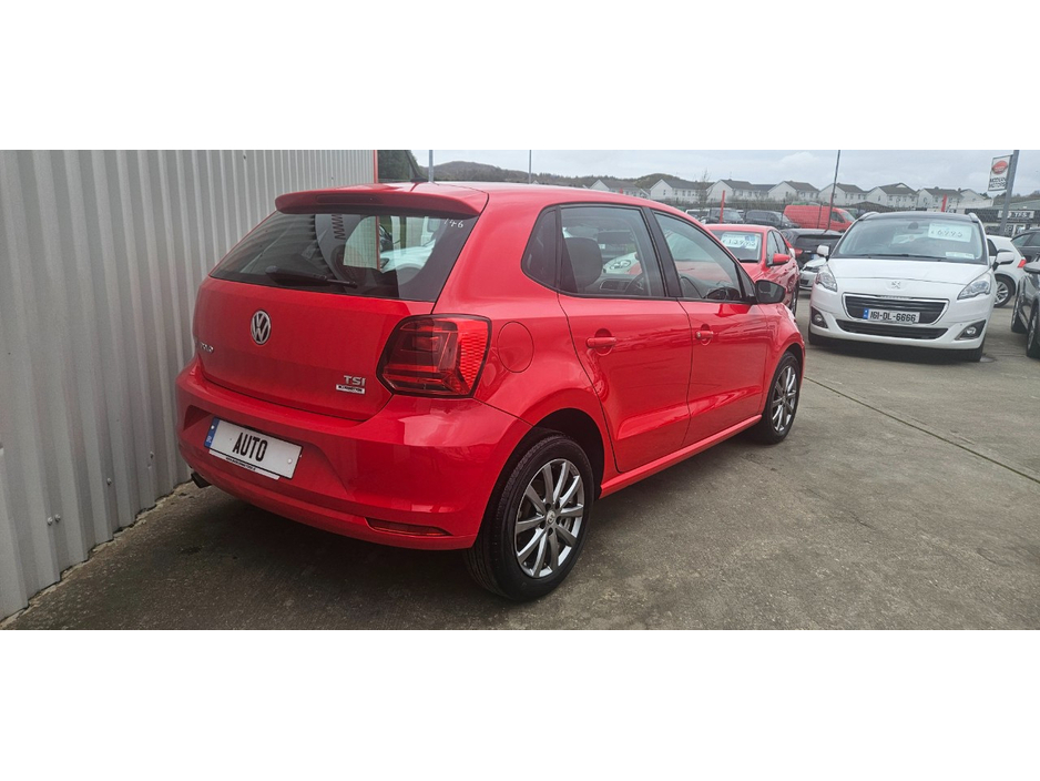 2015 Volkswagen Polo - image 7